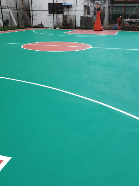 闵行 球场长期使用易出现地面开裂